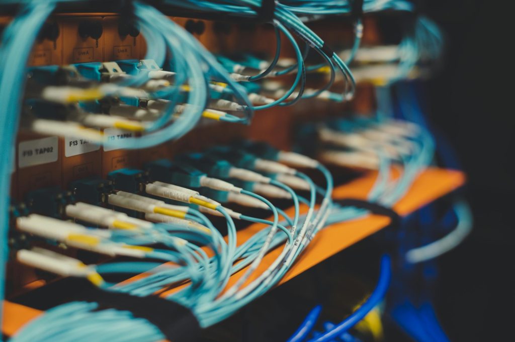 Netzwerkkabel und Anschlüsse