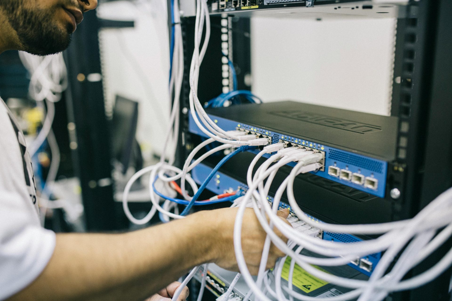 Netzwerkkabel und Geräteinstallation